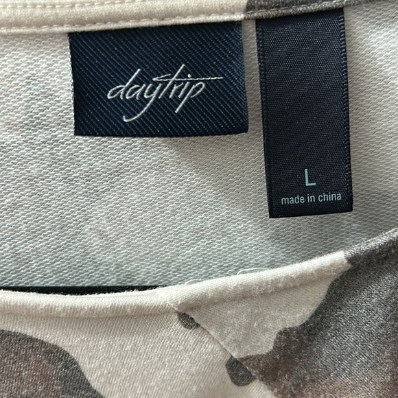 DAYTRIP RUFFLE SLEEVE COW PRINT BOHO WESTERN TOP - Picture 4 of 7